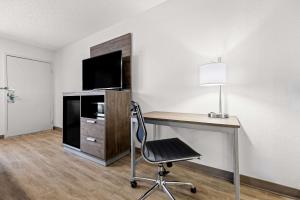 TV a/nebo společenská místnost v ubytování Quality Inn