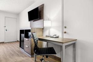 TV a/nebo společenská místnost v ubytování Quality Inn