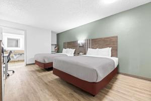 Postel nebo postele na pokoji v ubytování Quality Inn