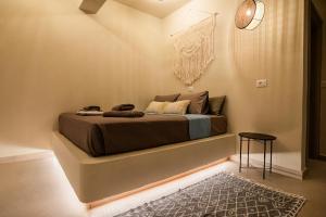 Postel nebo postele na pokoji v ubytování Serenity luxury villa