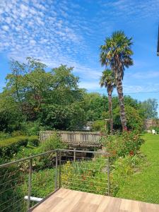 Vonkajšia záhrada v ubytovaní Gîte à côté de " la Java bleue" en bord de rivière