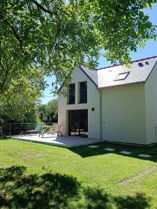 Vonkajšia záhrada v ubytovaní Gîte à côté de " la Java bleue" en bord de rivière