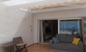 Ein Sitzbereich in der Unterkunft Apartment with ocean view in Costa Adeje