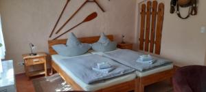 a bedroom with a bed with blue sheets and pillows at Ferienwohnung Wildau-Wentdorf in Drahnsdorf
