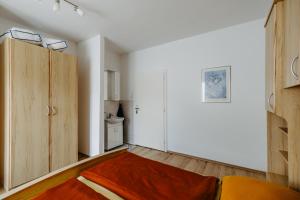 Una cama o camas en una habitación de Gästehaus Josef Lang