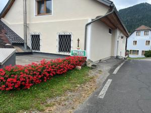 Budova, v ktorej sa farma nachádza