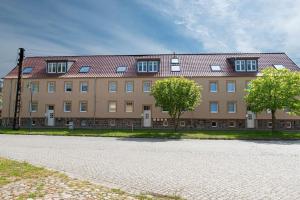 a large building with two trees in front of it at 1B Neu renoviert 3 Zi Whg 5 Betten 43,29qm in Schwedt