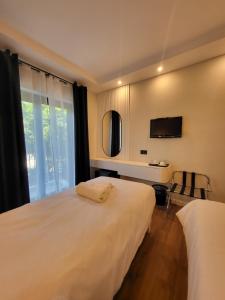 Postel nebo postele na pokoji v ubytování Carlton Hotel