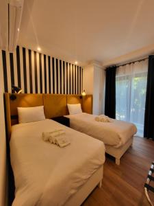 Postel nebo postele na pokoji v ubytování Carlton Hotel