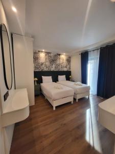 Postel nebo postele na pokoji v ubytování Carlton Hotel