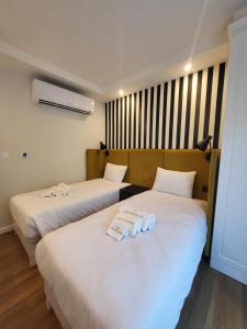 Postel nebo postele na pokoji v ubytování Carlton Hotel