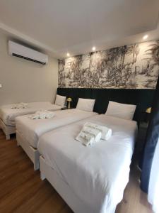 Postel nebo postele na pokoji v ubytování Carlton Hotel