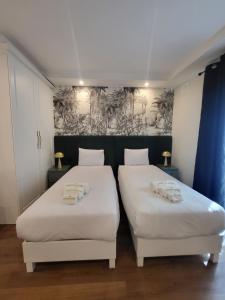 Postel nebo postele na pokoji v ubytování Carlton Hotel