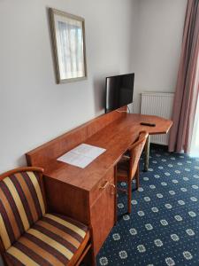TV a/nebo společenská místnost v ubytování Hotel Hoyers in Pinneberg