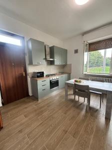 a kitchen with a table and a dining room at Casa di Sara - Comfort, Privacy, Posizione in Zanica +28 photos