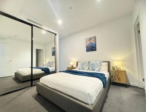 Ένα ή περισσότερα κρεβάτια σε δωμάτιο στο Deluxe 2BD Apt with Infinity Pool +24 φωτογραφίες