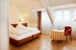 Postel nebo postele na pokoji v ubytování Hotel Zum Schiff