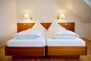 Postel nebo postele na pokoji v ubytování Hotel Zum Schiff