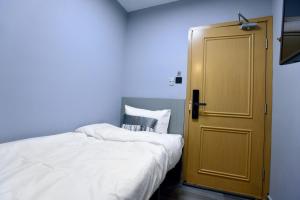 Letto o letti in una camera di Atlas Hostel & Backpackers