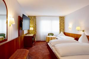 Postel nebo postele na pokoji v ubytování Hotel Zum Schiff