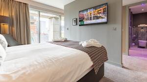 Ліжко або ліжка в номері Holiday Inn Manchester - City Centre by IHG