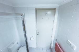 Ένα μπάνιο στο City Studio with Netflix Premium 4K and Memory foam bed