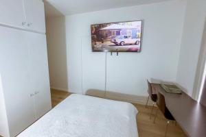 Μια τηλεόραση ή/και κέντρο ψυχαγωγίας στο City Studio with Netflix Premium 4K and Memory foam bed