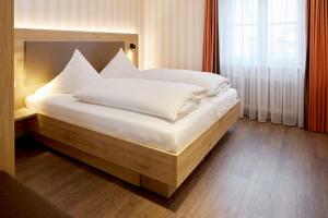 Postel nebo postele na pokoji v ubytování Hotel Zum Schiff