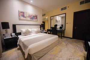 Postel nebo postele na pokoji v ubytování Grand Villaggio Hotel Abu Dhabi