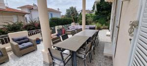 Balkón alebo terasa v ubytovaní SUPERBE MAISON 6 ch, 4 sdb, terrasses et billard
