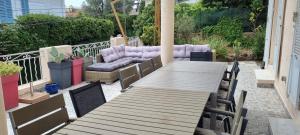 Posedenie v ubytovaní SUPERBE MAISON 6 ch, 4 sdb, terrasses et billard