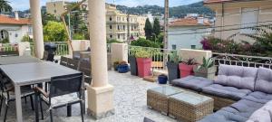 Balkón alebo terasa v ubytovaní SUPERBE MAISON 6 ch, 4 sdb, terrasses et billard