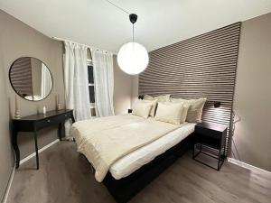 En eller flere senge i et værelse på Central luxurious apartment + 10 billeder