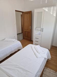 Postel nebo postele na pokoji v ubytování Apartments Jela