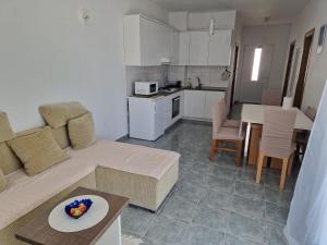 Kuchyň nebo kuchyňský kout v ubytování Apartments Jela