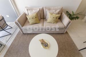 Posezení v ubytování New-exclusive 2-bedroom Apt In Molas Lpez Area