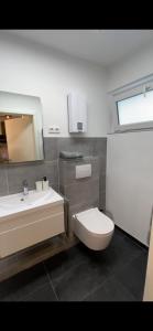 Bilik mandi di Luxus Apartment with balcony