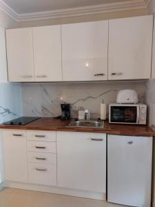 Køkken eller tekøkken på Canary Sun Apartment