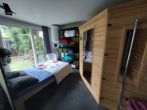 Postel nebo postele na pokoji v ubytování Lake Harelbeke