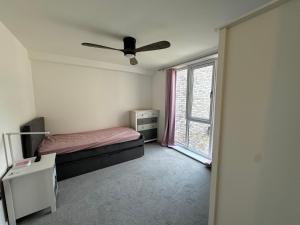 a bedroom with a bed and a window at Beautiful Newbuild 5 bedroom Town House in Chelmsford