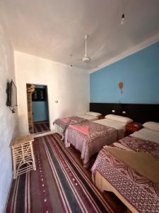 Postel nebo postele na pokoji v ubytování Nour El Waha Hotel