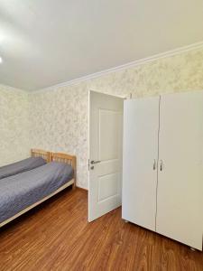 Letto o letti in una camera di Evergreen Surami Hotel