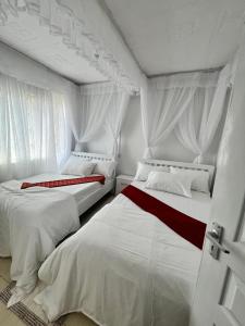 Postel nebo postele na pokoji v ubytování Saruni Homes