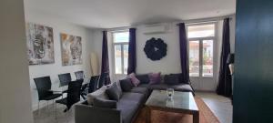 Posedenie v ubytovaní SUPERBE MAISON 6 ch, 4 sdb, terrasses et billard