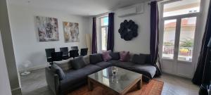 Posedenie v ubytovaní SUPERBE MAISON 6 ch, 4 sdb, terrasses et billard