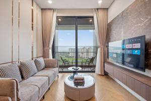 Μια τηλεόραση ή/και κέντρο ψυχαγωγίας στο NU Apartment in Lumiere Riverside - Central District 2