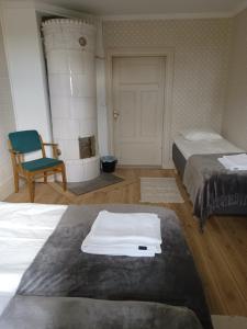 Postel nebo postele na pokoji v ubytování Kungsgården BnB