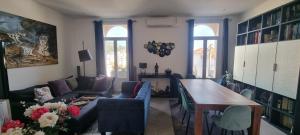 Posedenie v ubytovaní SUPERBE MAISON 6 ch, 4 sdb, terrasses et billard