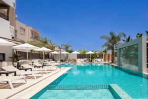 Bazén v ubytování Sapphire Horizon Suites nebo v jeho okolí + 37 fotografií