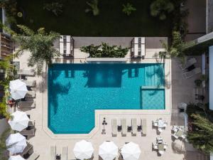 Bazén v ubytování Sapphire Horizon Suites nebo v jeho okolí